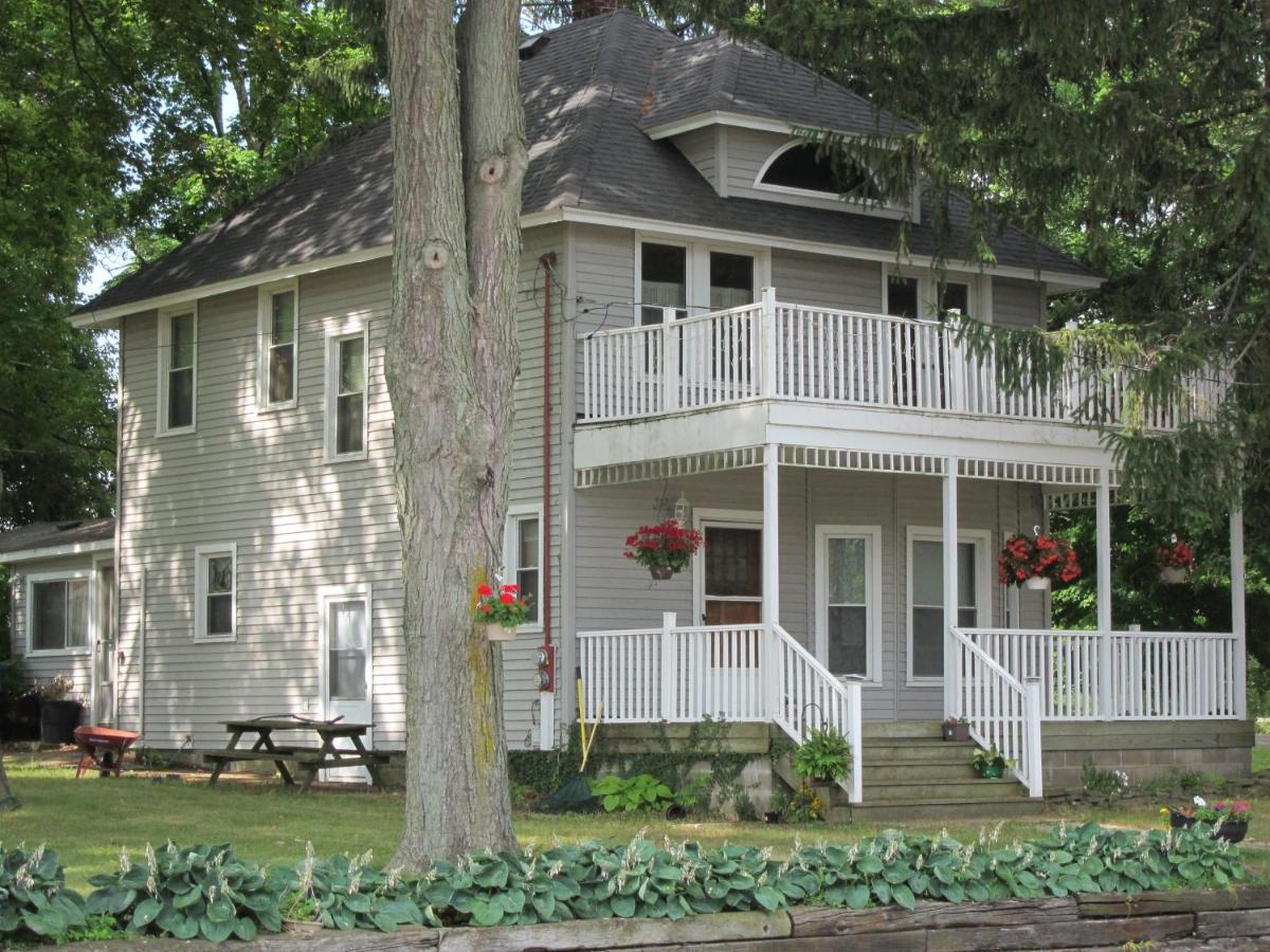 Manitou Beach Devil'S Lake Inn And Devil'S Lake Inn Too מראה חיצוני תמונה